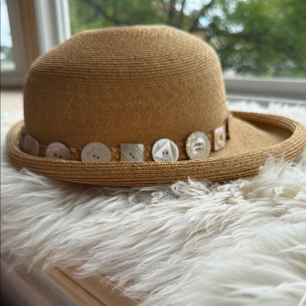 Ignatius Women’s Straw Sun Hat with carved mother-of-pearl Button Trim - Picture 6 of 6